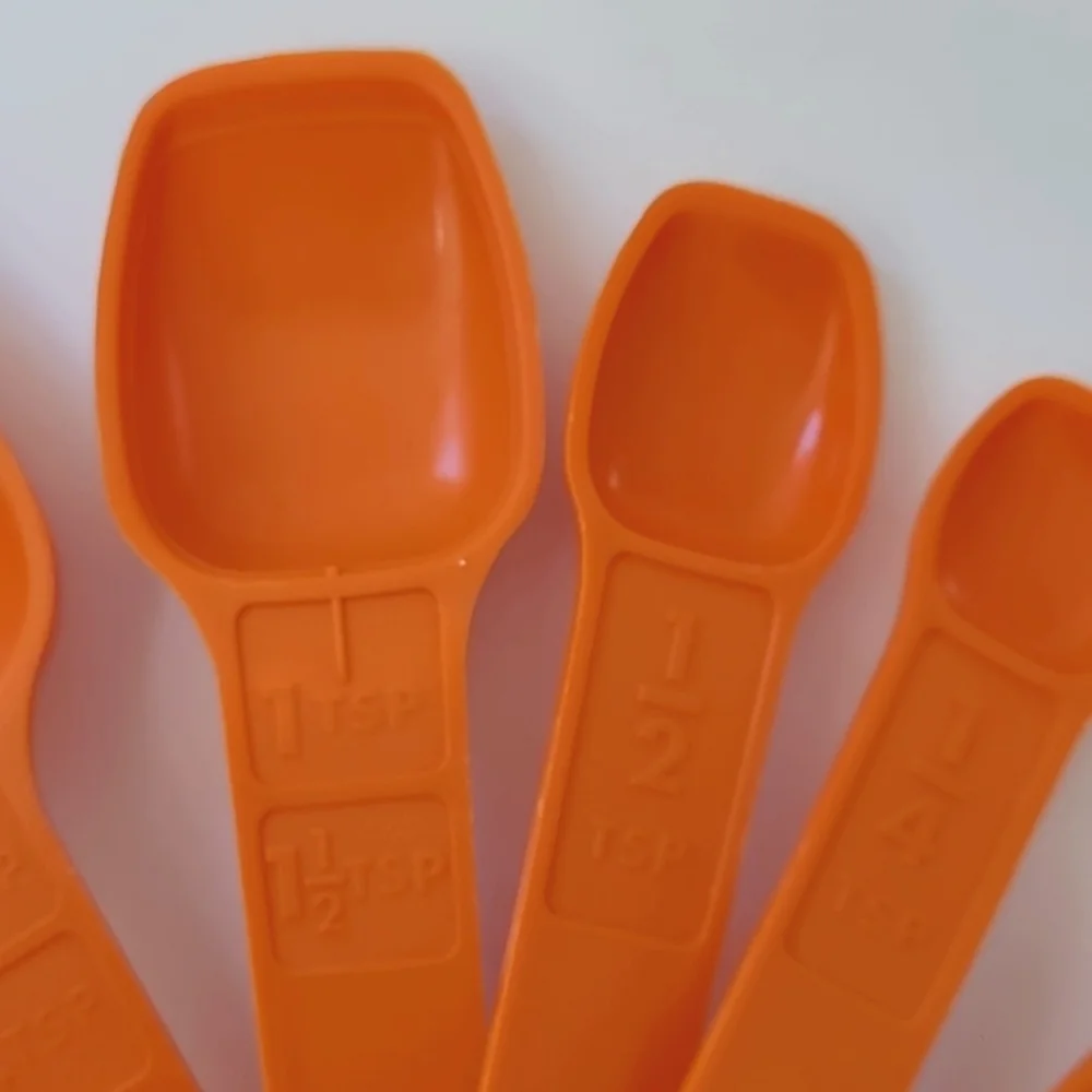 Vintage Tupperware measuring spoons - Picture 3 of 7
